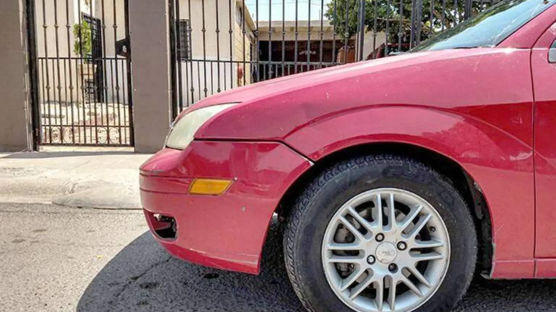 bloquea estacionamiento